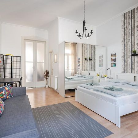 K10 - Kazinczy Street Heritage Suite - Best Location By Bqa 布达佩斯 外观 照片
