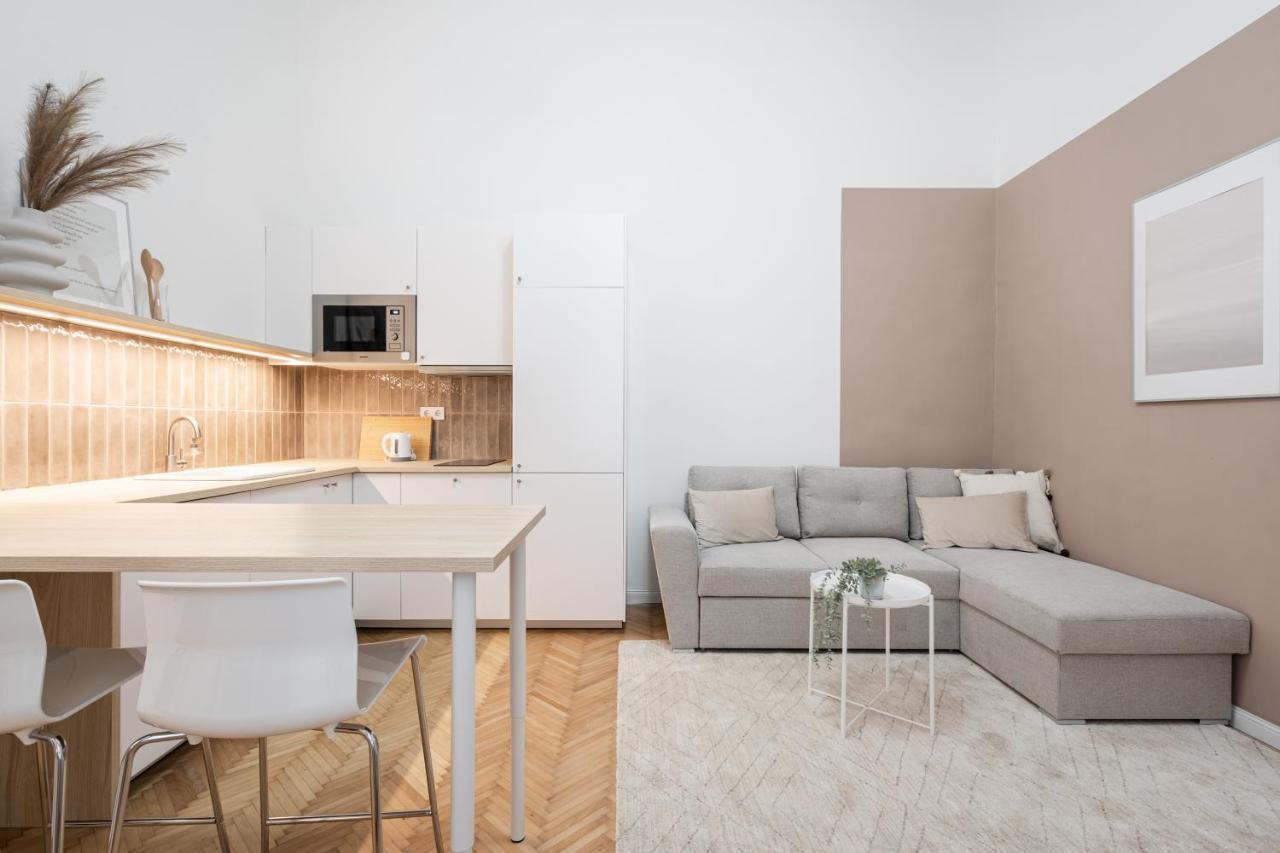 K10 - Kazinczy Street Heritage Suite - Best Location By Bqa 布达佩斯 外观 照片