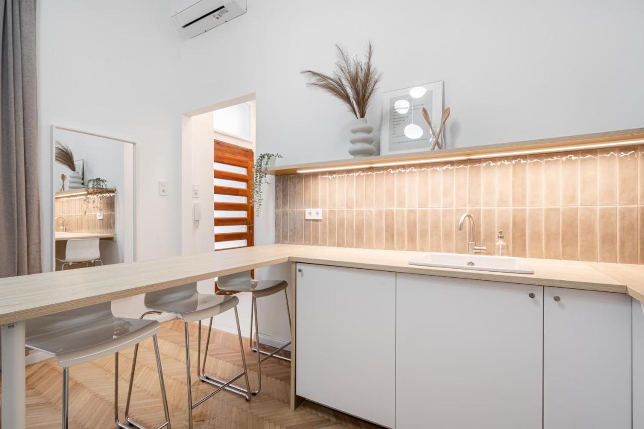 K10 - Kazinczy Street Heritage Suite - Best Location By Bqa 布达佩斯 外观 照片