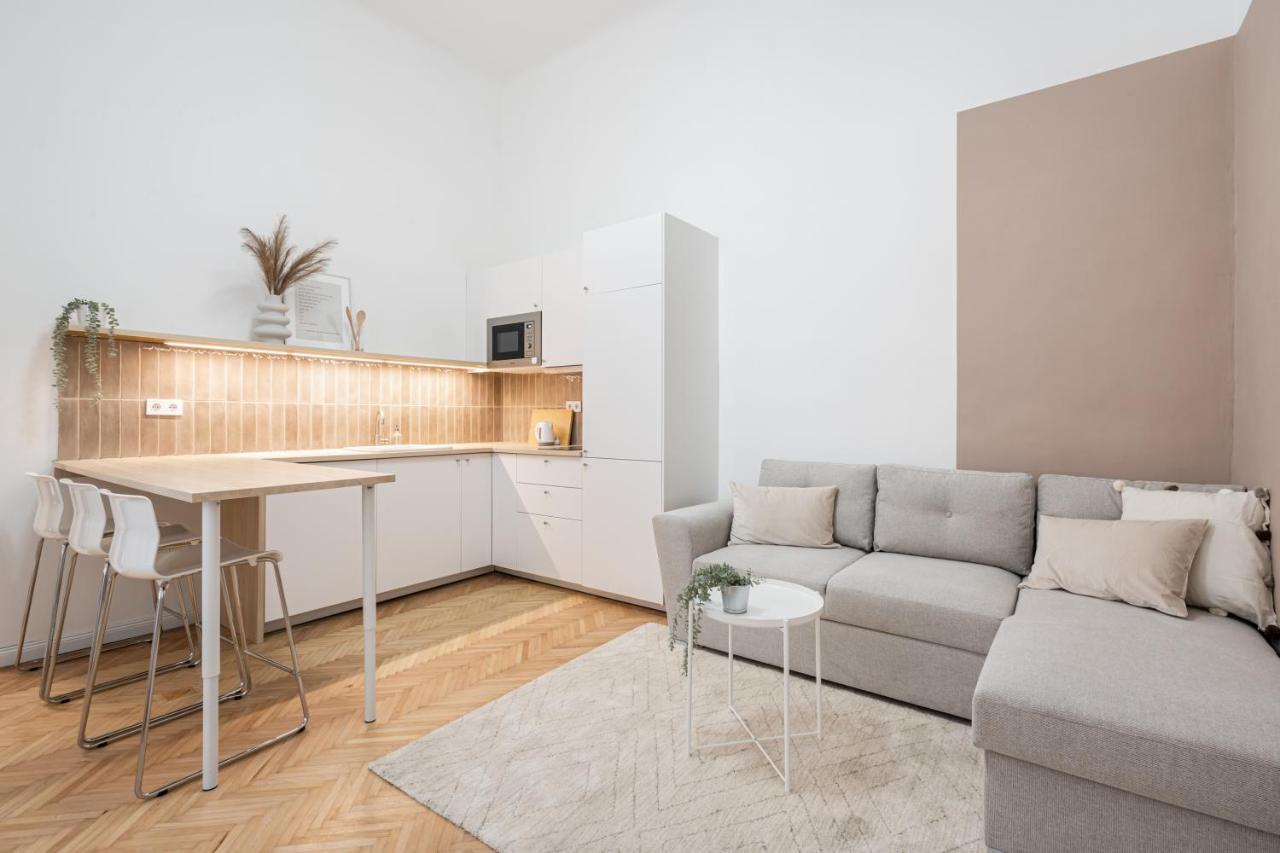 K10 - Kazinczy Street Heritage Suite - Best Location By Bqa 布达佩斯 外观 照片